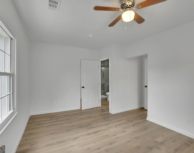 808 S Park Drive Se - Photo Thumbnail 15
