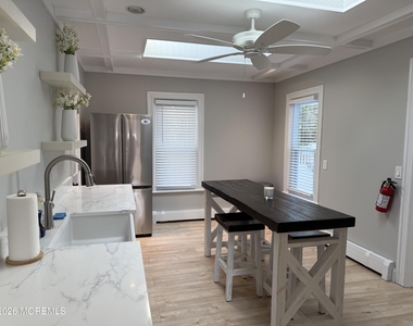 1719 Beverly Avenue - Photo Thumbnail 8