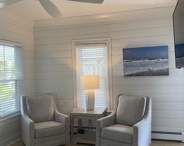 1719 Beverly Avenue - Photo Thumbnail 6