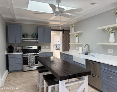 1719 Beverly Avenue - Photo Thumbnail 7