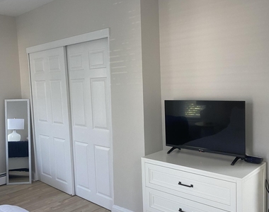 1719 Beverly Avenue - Photo Thumbnail 12
