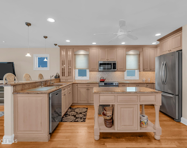18 Meadow Avenue - Photo Thumbnail 6