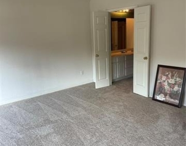 428 W Corporate Drive - Photo Thumbnail 24