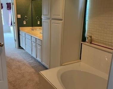 428 W Corporate Drive - Photo Thumbnail 28