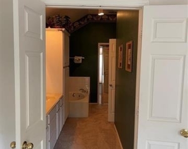 428 W Corporate Drive - Photo Thumbnail 25