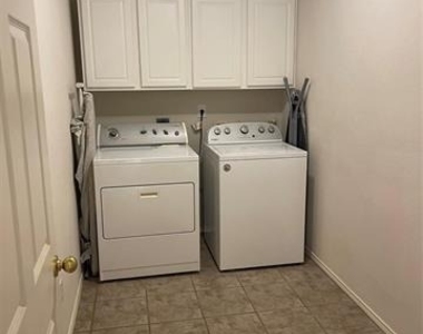 428 W Corporate Drive - Photo Thumbnail 12