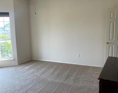 428 W Corporate Drive - Photo Thumbnail 10