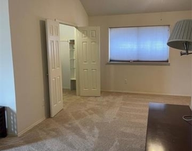 428 W Corporate Drive - Photo Thumbnail 21