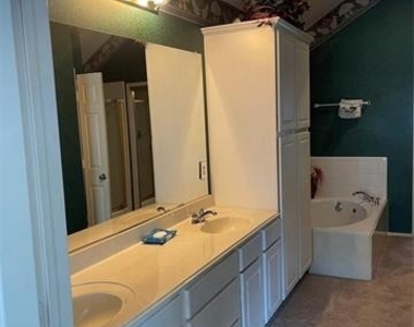 428 W Corporate Drive - Photo Thumbnail 26