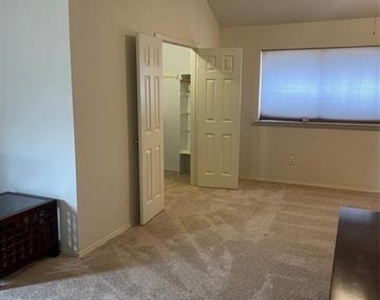 428 W Corporate Drive - Photo Thumbnail 20