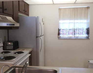 9340 Lagoon Place - Photo Thumbnail 4