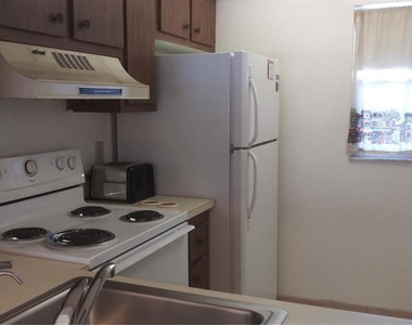 9340 Lagoon Place - Photo Thumbnail 3