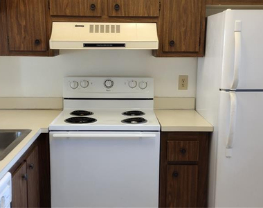 9340 Lagoon Place - Photo Thumbnail 5