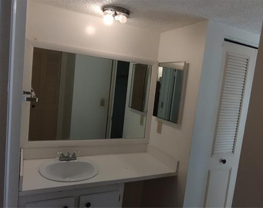 9340 Lagoon Place - Photo Thumbnail 7