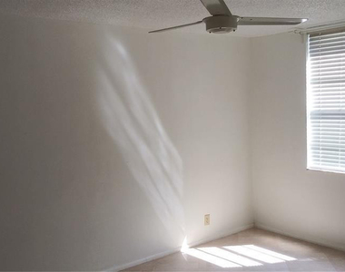 9340 Lagoon Place - Photo Thumbnail 11
