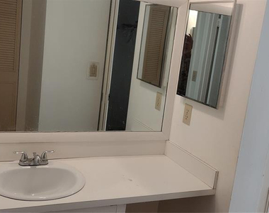 9340 Lagoon Place - Photo Thumbnail 8