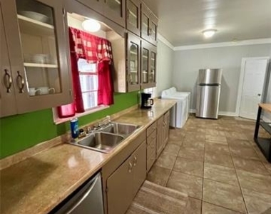 725 Peach Street - Photo Thumbnail 3