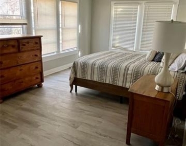725 Peach Street - Photo Thumbnail 5