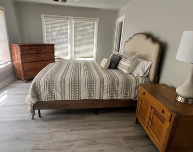 725 Peach Street - Photo Thumbnail 12