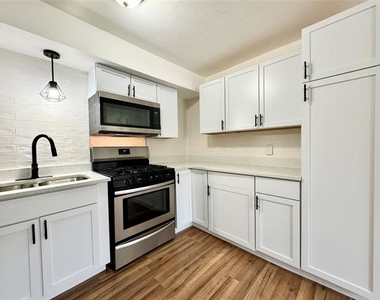 2309 Wesley Street - Photo Thumbnail 7