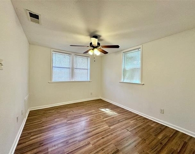 2309 Wesley Street - Photo Thumbnail 12