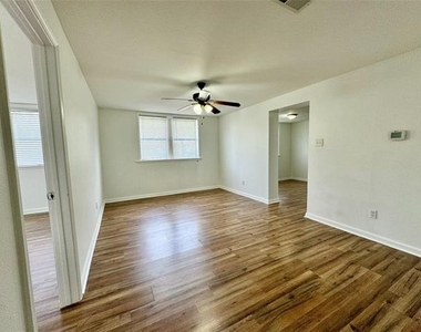 2309 Wesley Street - Photo Thumbnail 4