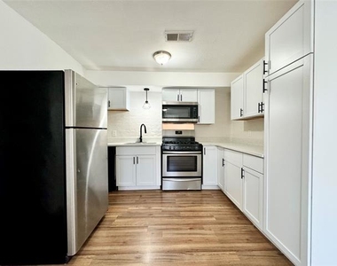 2309 Wesley Street - Photo Thumbnail 6