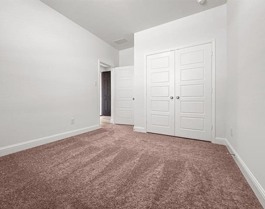 622 Saxony Drive - Photo Thumbnail 5