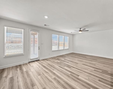 622 Saxony Drive - Photo Thumbnail 14