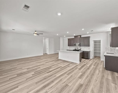 622 Saxony Drive - Photo Thumbnail 15