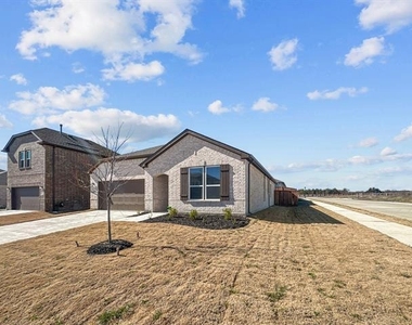 622 Saxony Drive - Photo Thumbnail 1
