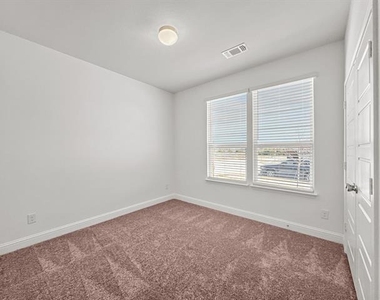 622 Saxony Drive - Photo Thumbnail 7
