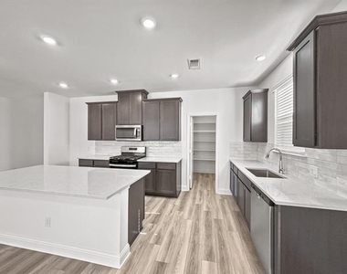 622 Saxony Drive - Photo Thumbnail 13
