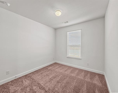 622 Saxony Drive - Photo Thumbnail 4