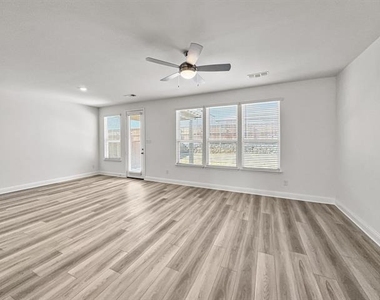 622 Saxony Drive - Photo Thumbnail 12