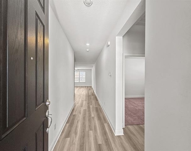 622 Saxony Drive - Photo Thumbnail 3