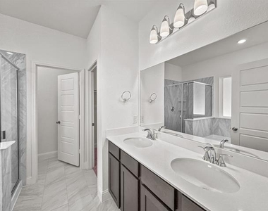 622 Saxony Drive - Photo Thumbnail 17