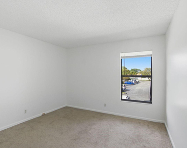 3300 Jaywood Terrace - Photo Thumbnail 16