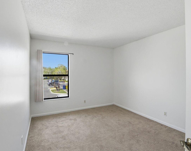 3300 Jaywood Terrace - Photo Thumbnail 12