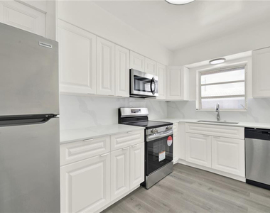 2864 Ne 32nd Street - Photo Thumbnail 4