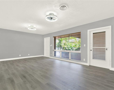 2864 Ne 32nd Street - Photo Thumbnail 3