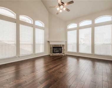 2338 Falcon Point Drive - Photo Thumbnail 3