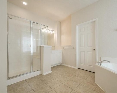 2338 Falcon Point Drive - Photo Thumbnail 6