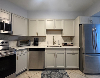 3725 S Ocean Drive - Photo Thumbnail 10