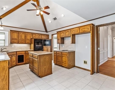 2942 Woodland Hills Drive - Photo Thumbnail 8