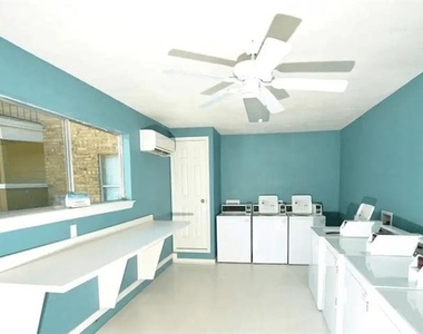 1001 Pecan Crossing Drive - Photo Thumbnail 8