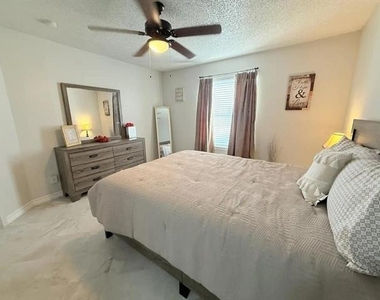 1001 Pecan Crossing Drive - Photo Thumbnail 4
