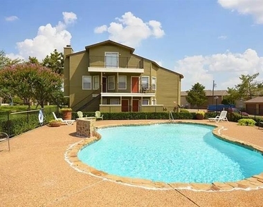 1001 Pecan Crossing Drive - Photo Thumbnail 7