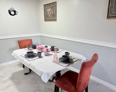1001 Pecan Crossing Drive - Photo Thumbnail 2