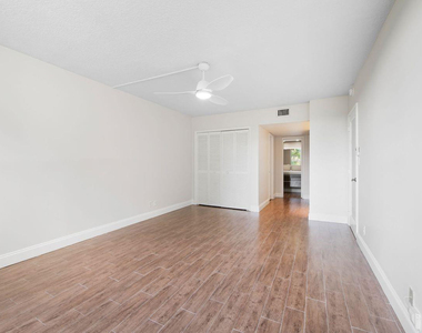 2851 S Palm Aire Drive - Photo Thumbnail 8